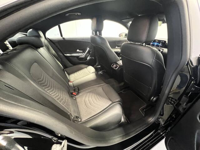 Mercedes-Benz CLA-KLASSE 250 e Luxury Line | Navigatie | LM Velgen 18" | Voorstoelen Verwarmd | Cruise Control | LED Koplampen | Airco |