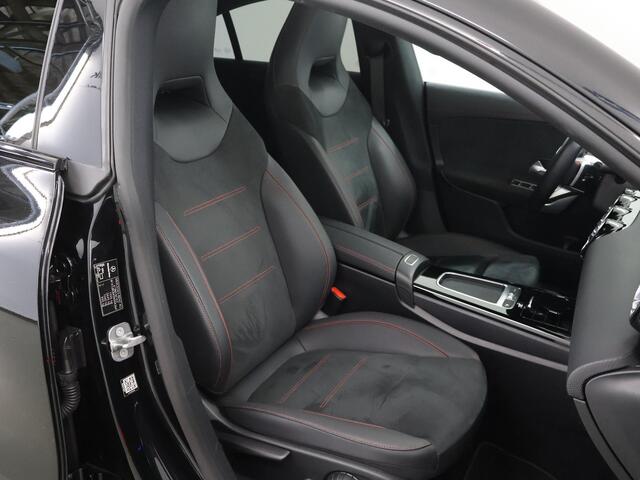 Mercedes-Benz CLA-KLASSE 180 Star Edition AMG Line | Night | Panoramadak | Keyless | 19" lichtmetalen velgen |