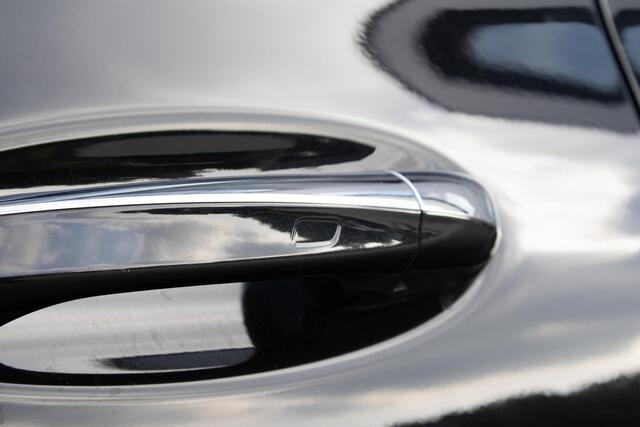 Mercedes-Benz CLA-KLASSE 200 Orangeart Edition AMG PANO 360 Stoelverwarming Alarmsysteem