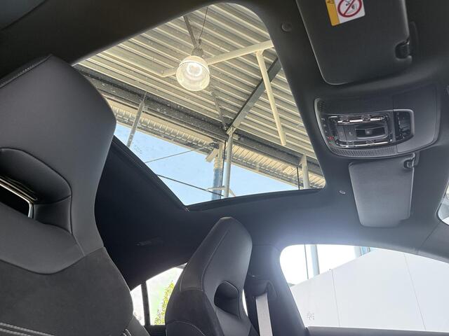 Mercedes-Benz CLA-KLASSE 180 Business Solution AMG | Panoramaschuifdak | AMG Line Plus | Head-up display | Nightpakket | 360° camera | Dodehoekassistent |