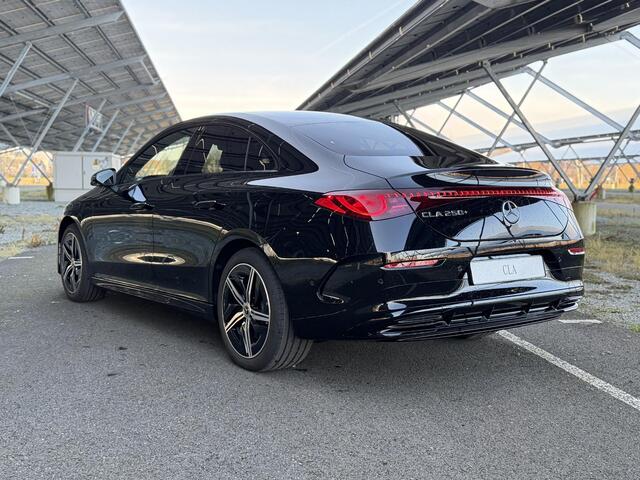 Mercedes-Benz CLA-KLASSE 250+ Launch Edition 85.5 kWh | Night | Panoramadak | Stoelverwarming | DISTRONIC | Achteruitrijcamera | Dodehoekassistent |