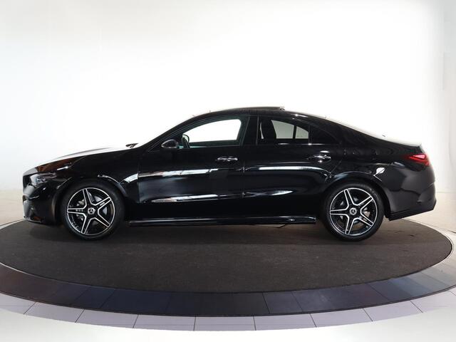 Mercedes-Benz CLA-KLASSE 180 Star Edition AMG Line | Panoramadak | Night | Distronic | Night | Dodehoekassistent |