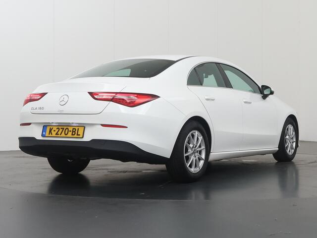 Mercedes-Benz CLA-KLASSE 180 | Widescreen | Achteruitrijcamera | Handgeschakeld | Lichtmetalen velgen | MBUX |