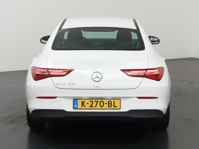 Mercedes-Benz CLA-KLASSE 180 | Widescreen | Achteruitrijcamera | Handgeschakeld | Lichtmetalen velgen | MBUX |