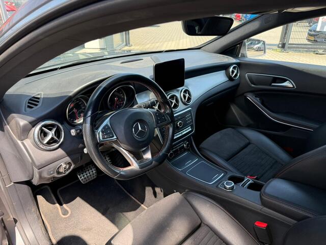 Mercedes-Benz CLA-KLASSE 180 Business Solution AMG *Trekhaak*
