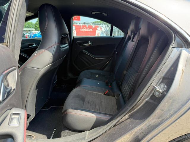 Mercedes-Benz CLA-KLASSE 180 Business Solution AMG *Trekhaak*