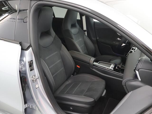 Mercedes-Benz CLA-KLASSE 180 Business Solution AMG | Panoramaschuifdak | AMG Line Plus | Head-up display | Nightpakket | 360° camera | Dodehoekassistent |