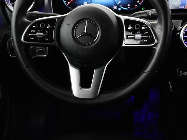 Mercedes-Benz CLA-KLASSE 180 Business Solution Progressive | Stoelverwarming | Carplay | Sfeerverlichting | Half leder | Camera | Navigatie | Widescreen | Full LED | Park Assist | DAB | 18'' velgen | Cruise control