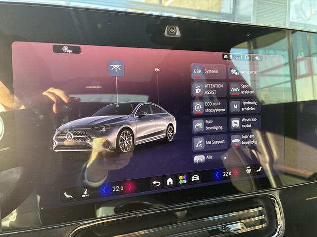 Mercedes-Benz CLA-KLASSE 180 Business Solution AMG | Premium Pakket | Night Pakket | Panoramadak | MBUX Superscreen | 360° Camera | Adaptieve Cruise Control | Dodehoekassistent | Verkeersbordenassistent | Augmented Reality voor Navigatie | Elektrisch Verstelbare Stoelen + Memory 