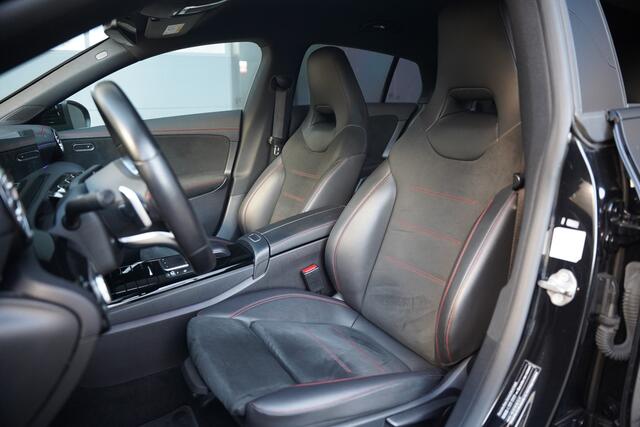 Mercedes-Benz CLA-KLASSE 180 Premium Plus | Stoelverwarming | Parkeersensoren | Navigatie | Ambiance Verlichting | Cruise Control | Keyless | Camera | Climate Control | Dodehoekdetectie | Dealer Onderhouden