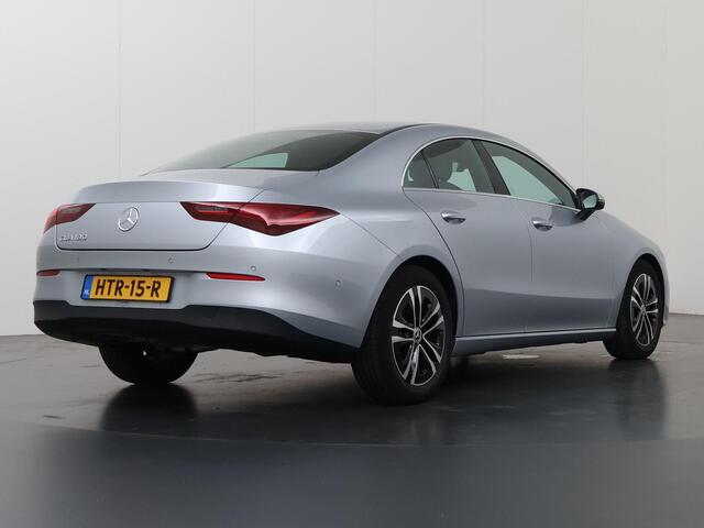 Mercedes-Benz CLA-KLASSE 180 Star Edition LIMITED | Stoelverwarming | Achteruitrijcamera | LED koplampen | MBUX |