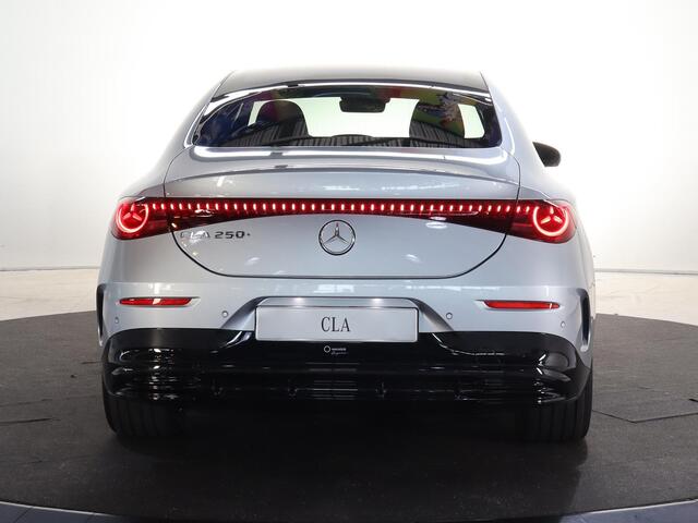 Mercedes-Benz CLA-KLASSE 250+ Launch Edition 85.5 kWh | Night | Panoramadak | Stoelverwarming | DISTRONIC | Achteruitrijcamera | Dodehoekassistent | Trekhaak |