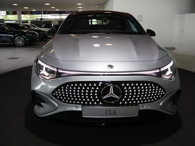 Mercedes-Benz CLA-KLASSE 250+ Launch Edition 85.5 kWh | Night | Panoramadak | Stoelverwarming | DISTRONIC | Achteruitrijcamera | Dodehoekassistent | Trekhaak |