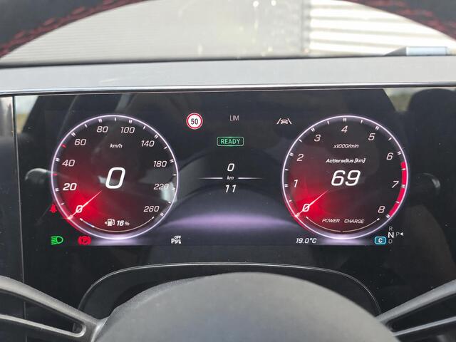 Mercedes-Benz CLA-KLASSE 200 Business Solution AMG | Premium Pakket | Night Pakket | Winter Pakket | MBUX Superscreen | Adaptieve Cruise Control | Dodehoekassistent | Verkeersbordenassistent | Elektrisch Verstelbare Stoelen + Memory | Massage Functie Voorstoelen | Stoelverwarming | Stuurverwarming | Sfeerverlichting | Sierdelen Geborsteld Aluminium Lightlines | THERMOTRONIC Klimaatregeling | Apple CarPlay | Android Auto | Elektrische Kofferklep | Achteruitrijcamera | Parkeersensoren
