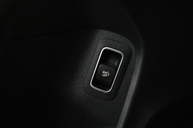 Mercedes-Benz CLA-KLASSE 200 Business Solution AMG (PANORAMADAK, SFEERVERLICHTING, STOELVERWARMING, 1e EIGENAAR, GO