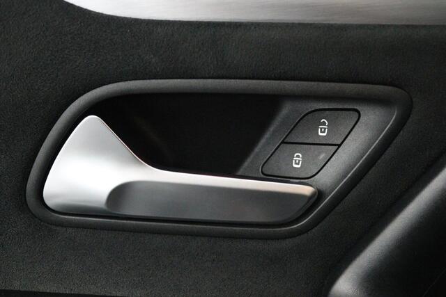 Mercedes-Benz CLA-KLASSE 200 Business Solution AMG (PANO, TREKHAAK WEGKLAPBAAR, SFEERVERLICHTING, STOELVERWARMIN)