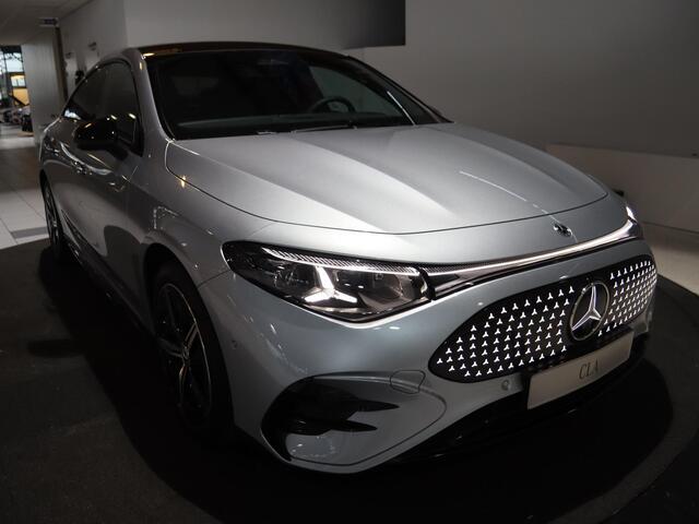Mercedes-Benz CLA-KLASSE 250+ Launch Edition 85.5 kWh | Night | Panoramadak | Stoelverwarming | DISTRONIC | Achteruitrijcamera | Dodehoekassistent | Trekhaak |