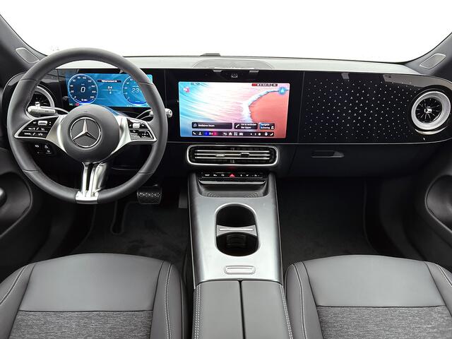 Mercedes-Benz CLA-KLASSE 250+ Business Solution 85.5 kWh | Spiegelpakket | Vast panoramadak | Parkeerassistent | URBAN GUARD | 17 inch vijfspaaks LM-velgen | Stuur in leder |