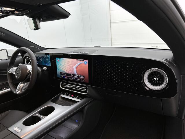 Mercedes-Benz CLA-KLASSE 250+ Business Solution 85.5 kWh | Spiegelpakket | Vast panoramadak | Parkeerassistent | URBAN GUARD | 17 inch vijfspaaks LM-velgen | Stuur in leder |