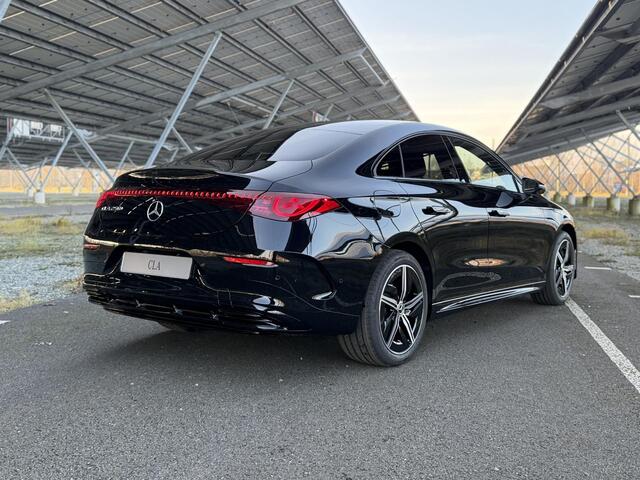 Mercedes-Benz CLA-KLASSE 250+ Launch Edition 85.5 kWh | Night | Panoramadak | Stoelverwarming | DISTRONIC | Achteruitrijcamera | Dodehoekassistent | Trekhaak |