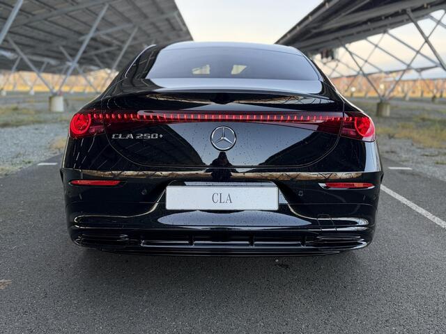 Mercedes-Benz CLA-KLASSE 250+ Launch Edition 85.5 kWh | Night | Panoramadak | Stoelverwarming | DISTRONIC | Achteruitrijcamera | Dodehoekassistent | Trekhaak |