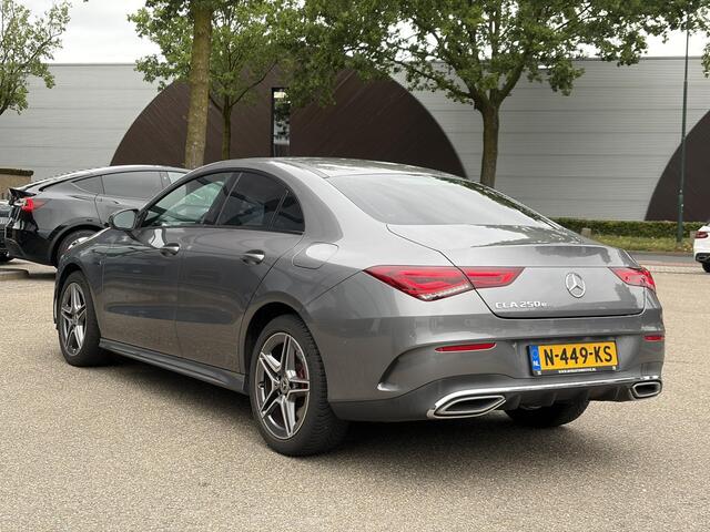 Mercedes-Benz CLA-KLASSE 250 e Premium Plus AMG | COMPLEET ONDERHOUDEN | SFEERVERLICHTING | ADAPT. CRUISE CONTROL | ACHTERUITRIJCAMERA | RIJKLAARPRIJS | 12 MND BOVAG GARANTIE