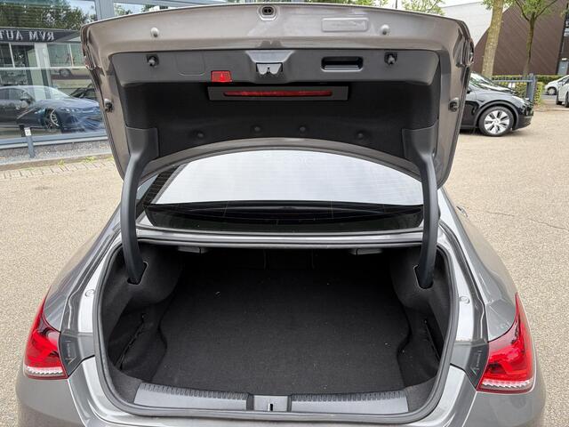 Mercedes-Benz CLA-KLASSE 250 e Premium Plus AMG | COMPLEET ONDERHOUDEN | SFEERVERLICHTING | ADAPT. CRUISE CONTROL | ACHTERUITRIJCAMERA | RIJKLAARPRIJS | 12 MND BOVAG GARANTIE