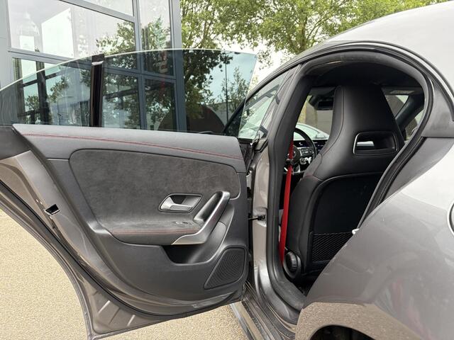 Mercedes-Benz CLA-KLASSE 250 e Premium Plus AMG | COMPLEET ONDERHOUDEN | SFEERVERLICHTING | ADAPT. CRUISE CONTROL | ACHTERUITRIJCAMERA | RIJKLAARPRIJS | 12 MND BOVAG GARANTIE