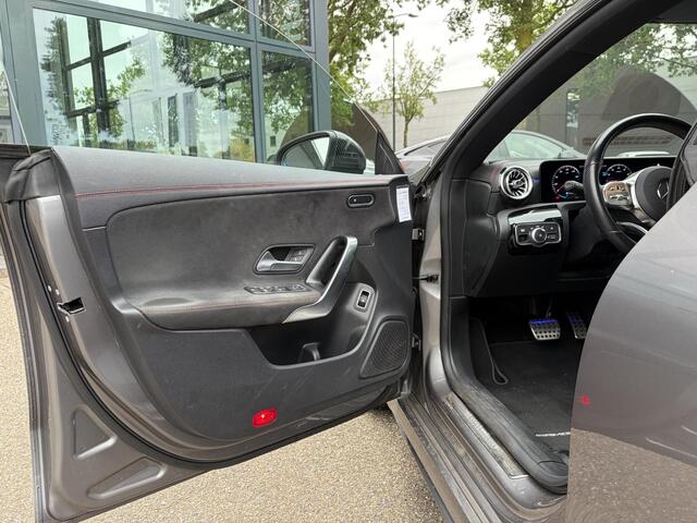 Mercedes-Benz CLA-KLASSE 250 e Premium Plus AMG | COMPLEET ONDERHOUDEN | SFEERVERLICHTING | ADAPT. CRUISE CONTROL | ACHTERUITRIJCAMERA | RIJKLAARPRIJS | 12 MND BOVAG GARANTIE
