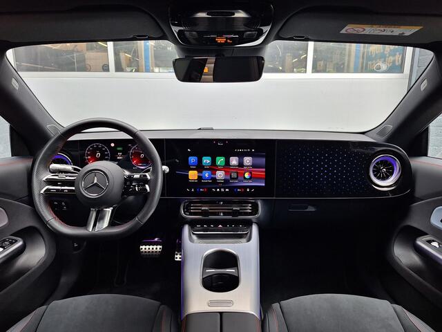 Mercedes-Benz CLA-KLASSE 180 Business Solution AMG | Panoramadak | Night Pakket | Achteruitrijcamera | Elektrisch Verstelbare Stoelen + Memory | Sfeerverlichting | Stoelverwarming | Dodehoekassistent | Multibeam LED | Keyless-GO