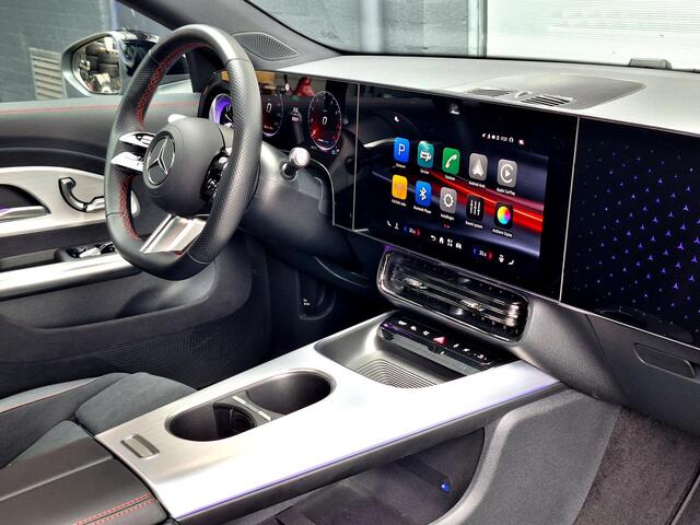 Mercedes-Benz CLA-KLASSE 180 Business Solution AMG | Panoramadak | Night Pakket | Achteruitrijcamera | Elektrisch Verstelbare Stoelen + Memory | Sfeerverlichting | Stoelverwarming | Dodehoekassistent | Multibeam LED | Keyless-GO