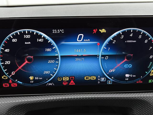 Mercedes-Benz CLA-KLASSE 250 e AMG Plug-In Hybride AMG Line | Night Pakket | Panorama Schuif-Kanteldak. Inclusief 24 maanden Mercedes-Benz Certified garantie voor Europa.