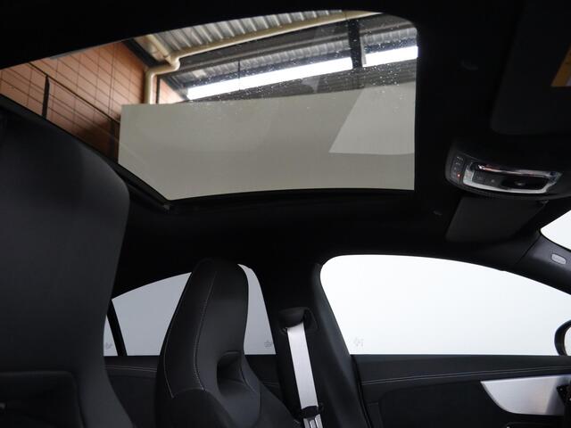 Mercedes-Benz CLA-KLASSE 180 Business Solution AMG | Nightpakket | Head-up display | 360° camera | Dodehoekassistent | 19 inch AMG Velgen |