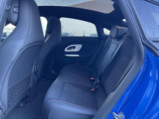 Mercedes-Benz CLA-KLASSE 250+ Launch Edition | AMG Line | Night Pakket | Panoramadak | DISTRONIC Afstandsassistent | Dodehoekassistent | MULTIBEAM LED Koplampen | Elektrisch Verstelbare Stoelen + Memory | Stoelverwarming | Sfeerverlichting | THERMOTRONIC Klimaatregeling | Apple CarPlay | Android Auto | Achteruitrijcamera | Parkeersensoren
