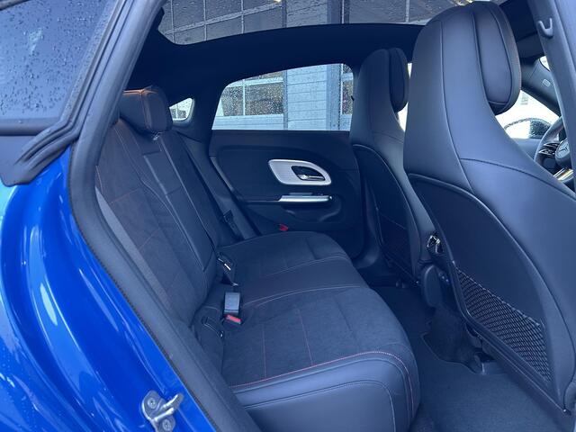 Mercedes-Benz CLA-KLASSE 250+ Launch Edition | AMG Line | Night Pakket | Panoramadak | DISTRONIC Afstandsassistent | Dodehoekassistent | MULTIBEAM LED Koplampen | Elektrisch Verstelbare Stoelen + Memory | Stoelverwarming | Sfeerverlichting | THERMOTRONIC Klimaatregeling | Apple CarPlay | Android Auto | Achteruitrijcamera | Parkeersensoren