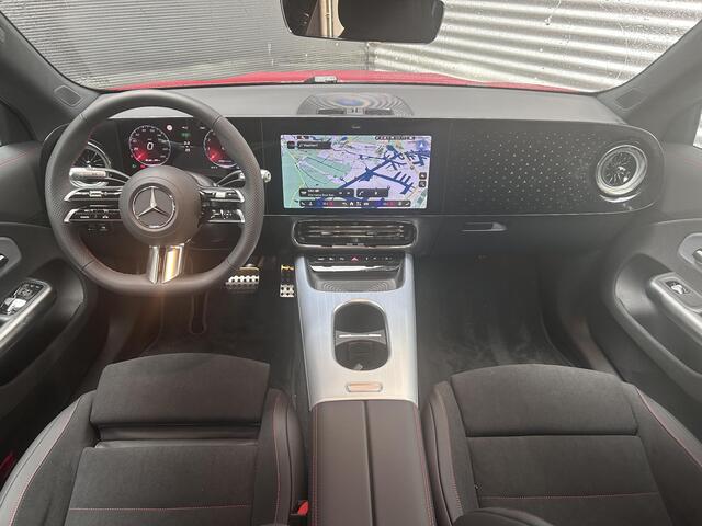 Mercedes-Benz CLA-KLASSE 180 Business Solution AMG | Night Pakket | Panoramadak | Trekhaak | DISTRONIC Afstandsassistent | Dodehoekassistent | Verkeersbordenassistent | MULTIBEAM LED Koplampen | Elektrisch Verstelbare Stoelen + Memory | Stoelverwarming | Sfeerverlichting | THERMOTRONIC Klimaatregeling | Sierdelen Geborsteld Aluminium Lightlines | Apple CarPlay | Android Auto | Achteruitrijcamera | Parkeersensoren