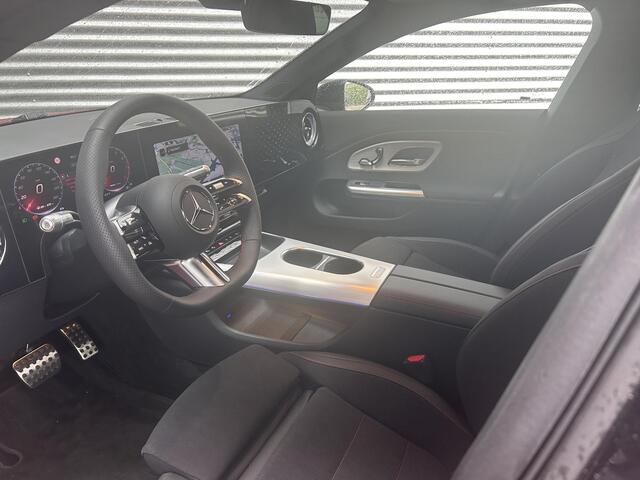Mercedes-Benz CLA-KLASSE 180 Business Solution AMG | Night Pakket | Panoramadak | Trekhaak | DISTRONIC Afstandsassistent | Dodehoekassistent | Verkeersbordenassistent | MULTIBEAM LED Koplampen | Elektrisch Verstelbare Stoelen + Memory | Stoelverwarming | Sfeerverlichting | THERMOTRONIC Klimaatregeling | Sierdelen Geborsteld Aluminium Lightlines | Apple CarPlay | Android Auto | Achteruitrijcamera | Parkeersensoren
