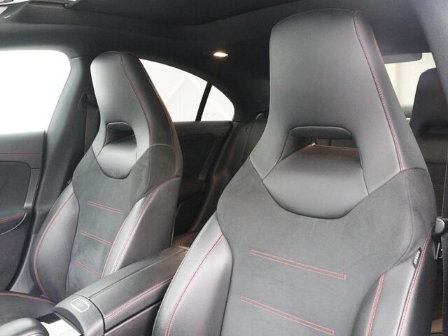 Mercedes-Benz CLA-KLASSE 180 Business Solution AMG | Panoramadak | Leder/alcantara | Stoelverwarming | Cruise control | Navigatie | Carplay | Climate control | Camera | Park assist