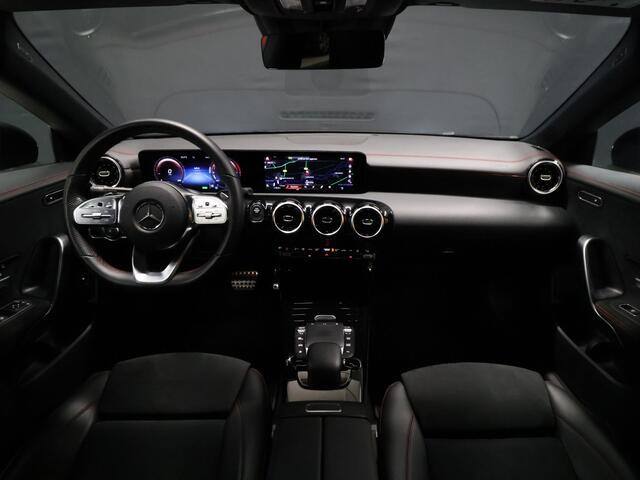 Mercedes-Benz CLA-KLASSE 250 e Premium Plus AMG-Line [TREKHAAK UITKLAPBAAR, SCHUIFKANTELDAK, APPLE CARPLAY, ANDROID, STOELVERWARMING, CAMERA, PDC V+A, CRUISE, CLIMATE, NIEUWSTAAT]