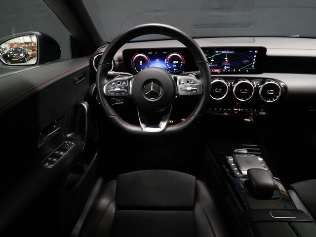 Mercedes-Benz CLA-KLASSE 250 e Premium Plus AMG-Line [TREKHAAK UITKLAPBAAR, SCHUIFKANTELDAK, APPLE CARPLAY, ANDROID, STOELVERWARMING, CAMERA, PDC V+A, CRUISE, CLIMATE, NIEUWSTAAT]