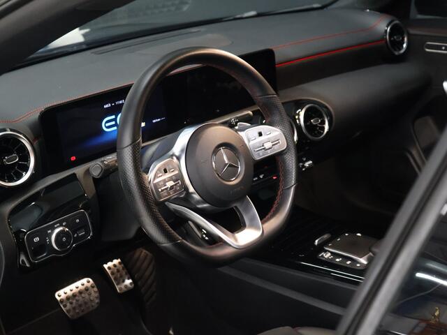 Mercedes-Benz CLA-KLASSE 250 e Premium Plus AMG-Line [TREKHAAK UITKLAPBAAR, SCHUIFKANTELDAK, APPLE CARPLAY, ANDROID, STOELVERWARMING, CAMERA, PDC V+A, CRUISE, CLIMATE, NIEUWSTAAT]