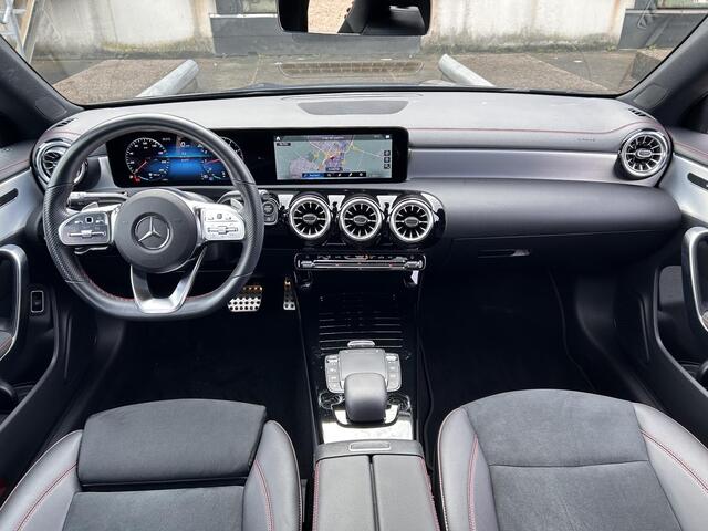 Mercedes-Benz CLA-KLASSE 200 AMG Line | Achteruitrijcamera | Stoelverwarming | Cruise Control
