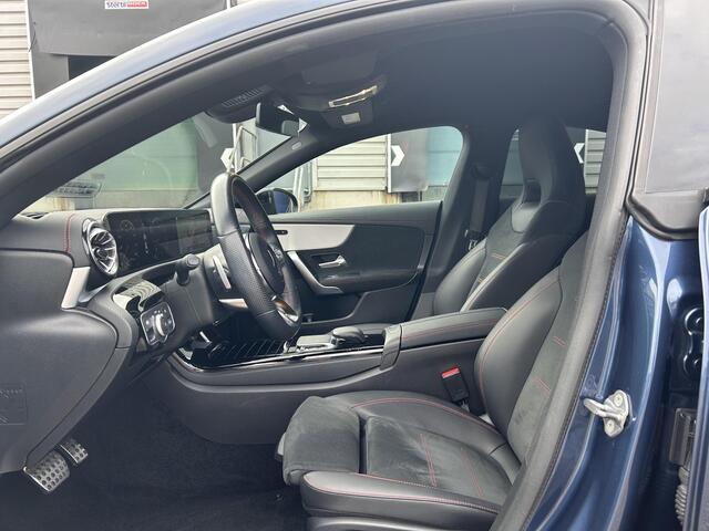 Mercedes-Benz CLA-KLASSE 200 AMG Line | Achteruitrijcamera | Stoelverwarming | Cruise Control