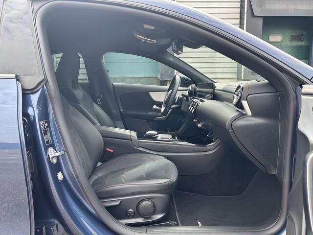 Mercedes-Benz CLA-KLASSE 200 AMG Line | Achteruitrijcamera | Stoelverwarming | Cruise Control