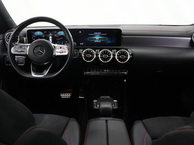 Mercedes-Benz CLA-KLASSE 250 Premium | AMG | Panoramadak | Sfeerverlichting | Stoelverwarming | Widescreen |