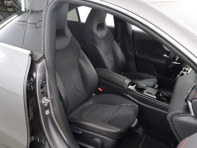 Mercedes-Benz CLA-KLASSE 250 Premium | AMG | Panoramadak | Sfeerverlichting | Stoelverwarming | Widescreen |
