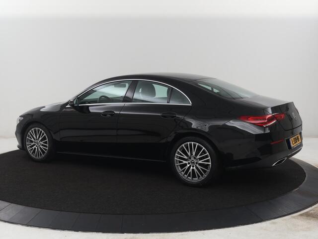 Mercedes-Benz CLA-KLASSE 180 Business Solution Luxury | Leder | Stoelverwarming | Cruise control | Sfeerverlichting | Navigatie | Bluetooth | Camera | Park assist | Climate control