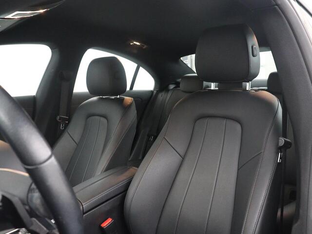 Mercedes-Benz CLA-KLASSE 180 Business Solution Luxury | Leder | Stoelverwarming | Cruise control | Sfeerverlichting | Navigatie | Bluetooth | Camera | Park assist | Climate control