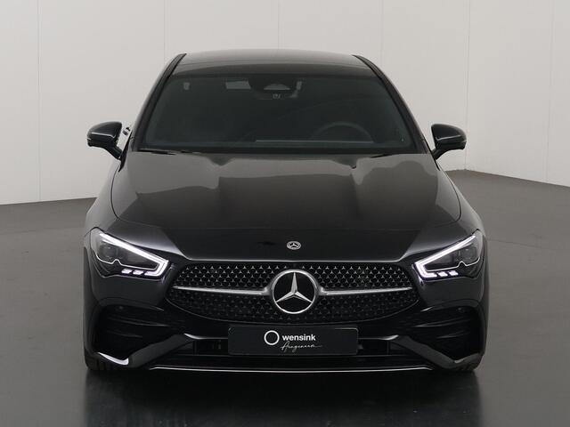 Mercedes-Benz CLA-KLASSE 180 Business Solution AMG | Panoramadak | Burmester | Rijassistentiepakket | Trekhaak | 360 camera | Sfeerverlichting | Stoel/stuurverwarming |