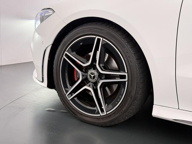 Mercedes-Benz CLA-KLASSE 180 AMG line | Night Sfeer Dodehoek Trekhaak